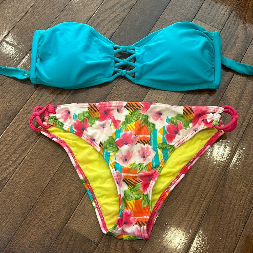 G'Kini Two Piece Bikini Bathing Suit Size Medium